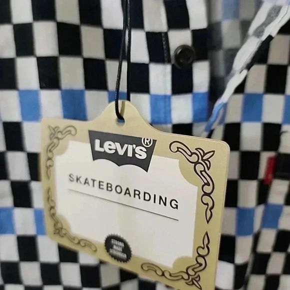 Levis Skate Boarding Collection.  Long sleeve shirt - Picture 5 of 7